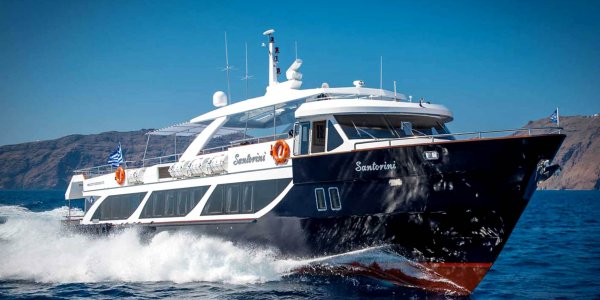 La barca Santorini di Maistros