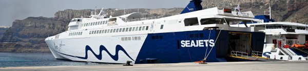 Le ferry à grande vitesse Paros Jet de Seajets à Milos