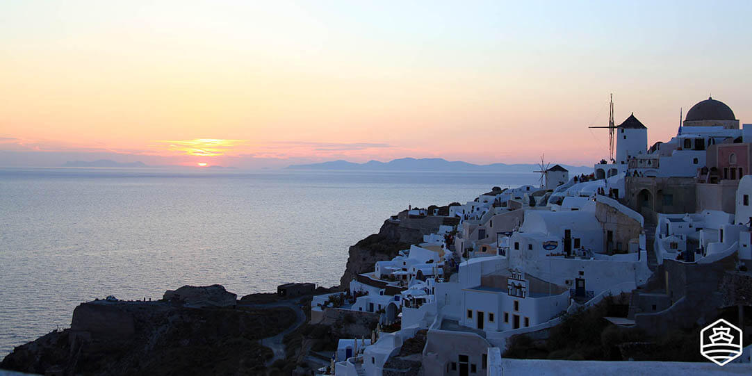 Le coucher de soleil depuis Oia, le célèbre village de Santorin