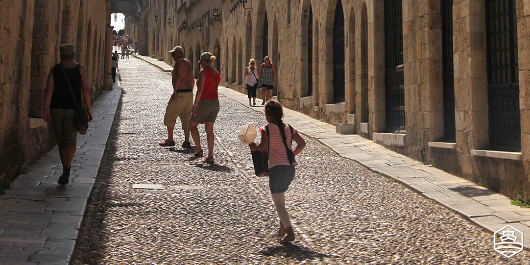 La rue des Chevaliers dans la vieille ville de Rhodes
