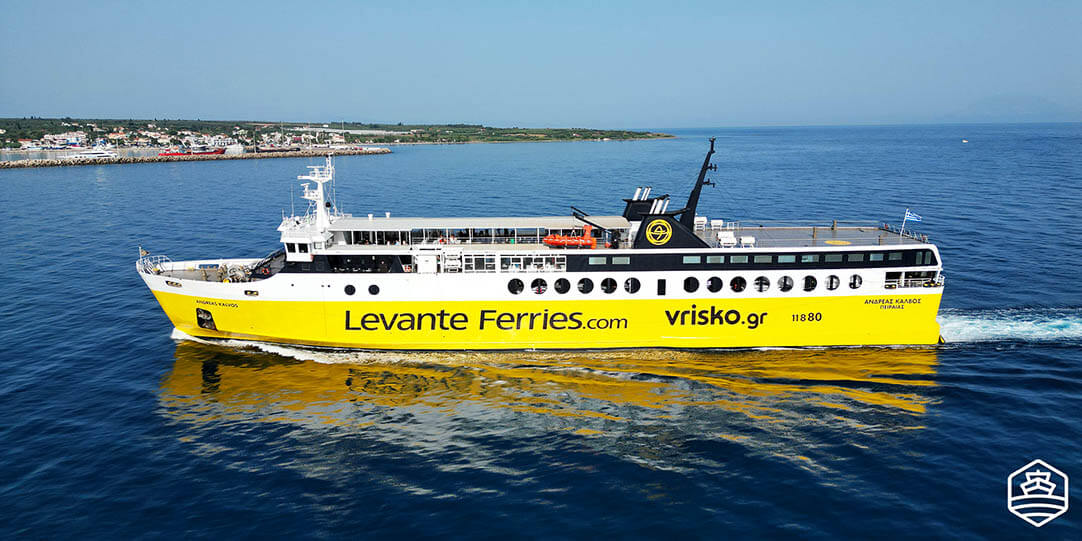 Il traghetto Andreas Kalvos di Levante Ferries si dirige verso le Isole Ionie