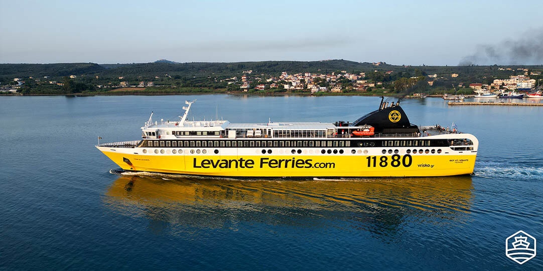 Το πλοίο Fior Di Levante διασχίζει το Ιόνιο Πέλαγος, Κεφαλονιά
