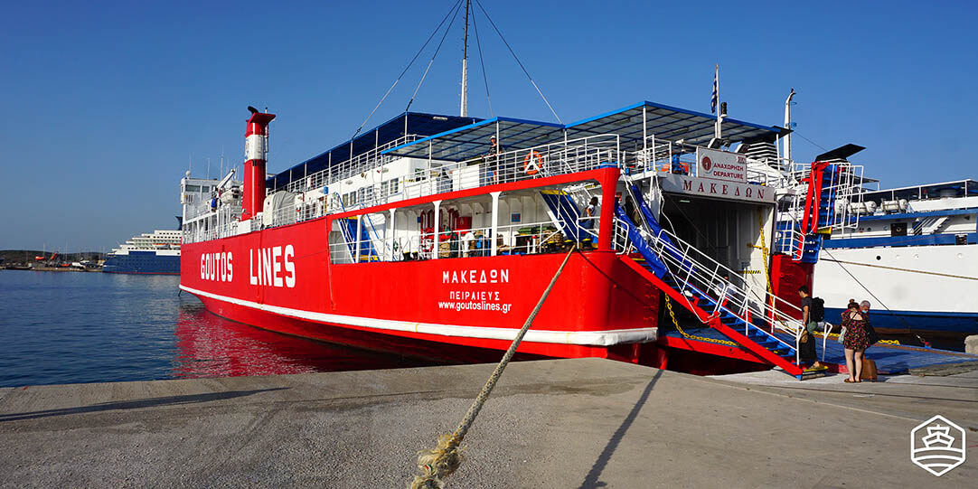 Le ferry Makedon de Goutos Lines au port de Kythnos
