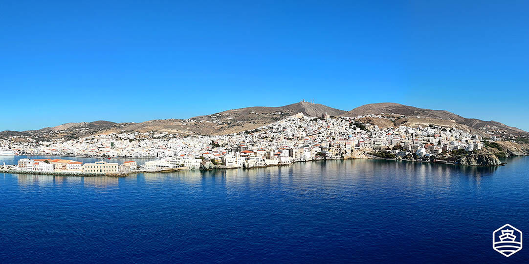Ein hervorragender Blick auf das malerische Ermoupolis auf Syros