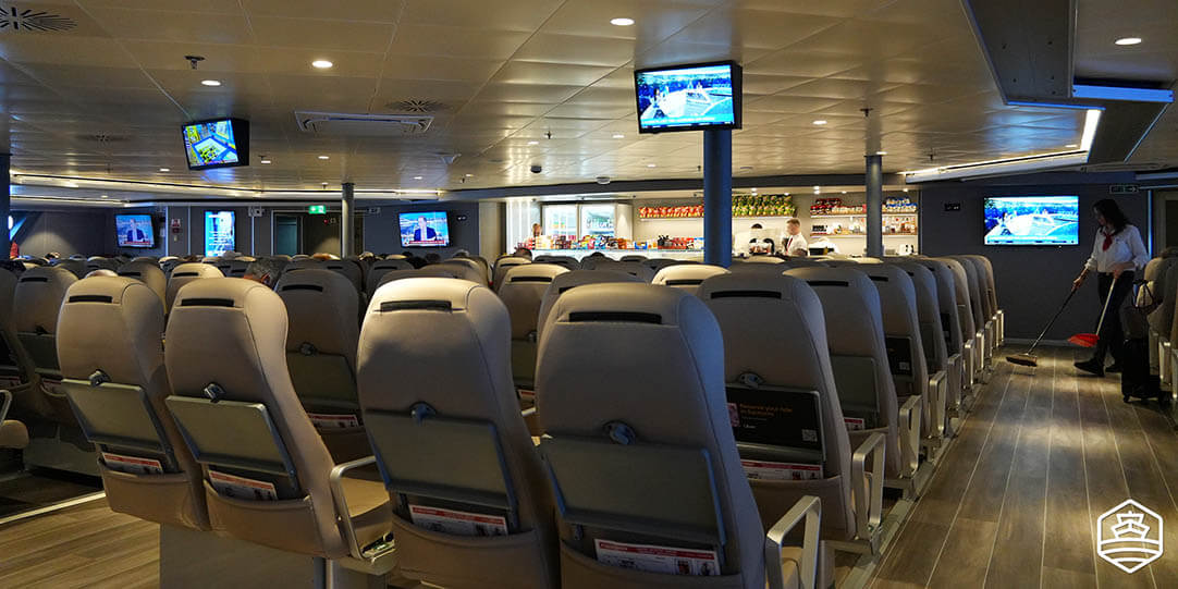 Posti a sedere nel traghetto Thunder di Fast Ferries