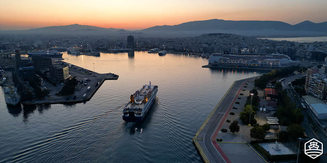 Veduta aerea del porto del Pireo