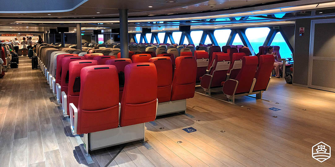 Sièges dans le ferry à grande vitesse Thunder de Fast Ferries