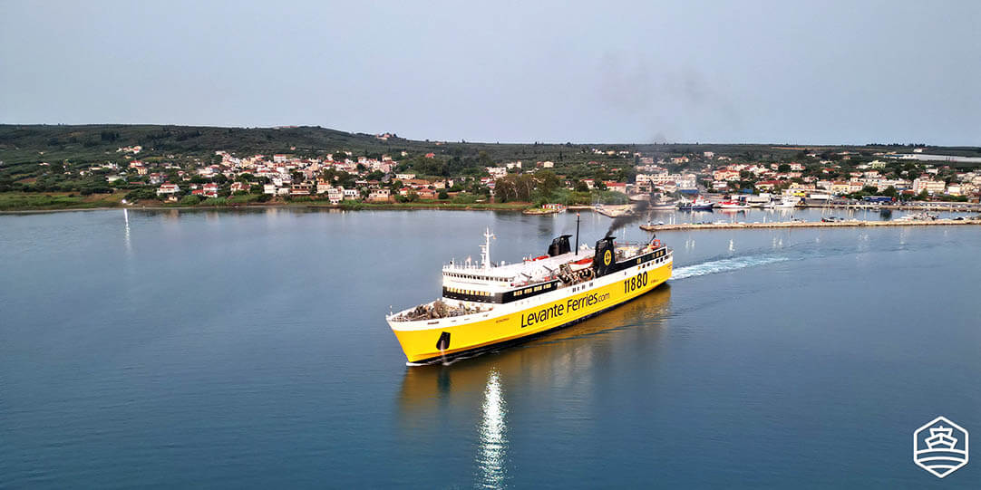 Le ferry conventionnel Kefalonia assure la liaison entre le port de Kyllini et Zakynthos