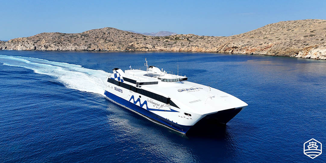 Der Hochgeschwindigkeits-Worldchampion Jet von Sea Jets im Anflug auf Ios