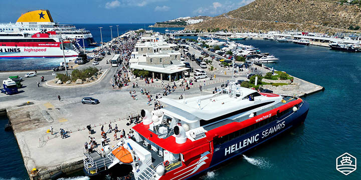 Το Flying Cat 3 της Hellenic Seaways στο νέο λιμάνι της Μυκόνου (Τούρλος)