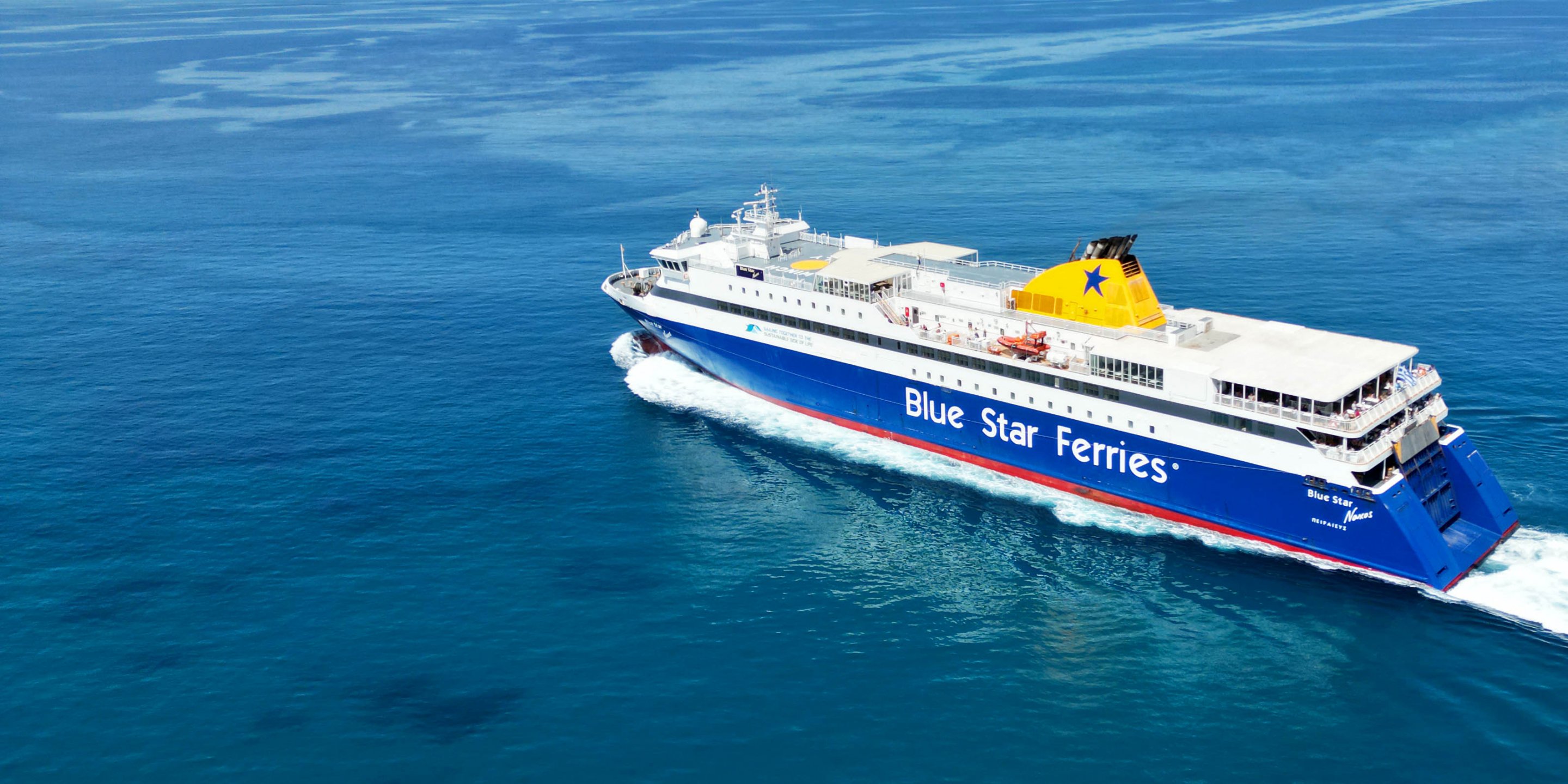 Le ferry conventionnel Blue Star Naxos en direction d'Amorgos