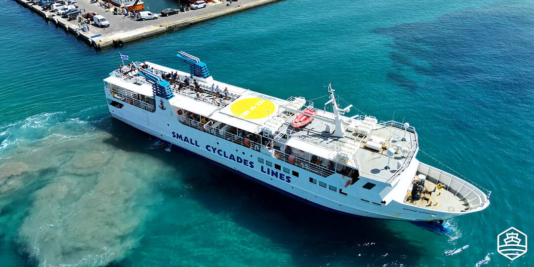 Die kleine Fähre Skopelitis der Small Cyclades Lines verkehrt von Naxos nach Amorgos