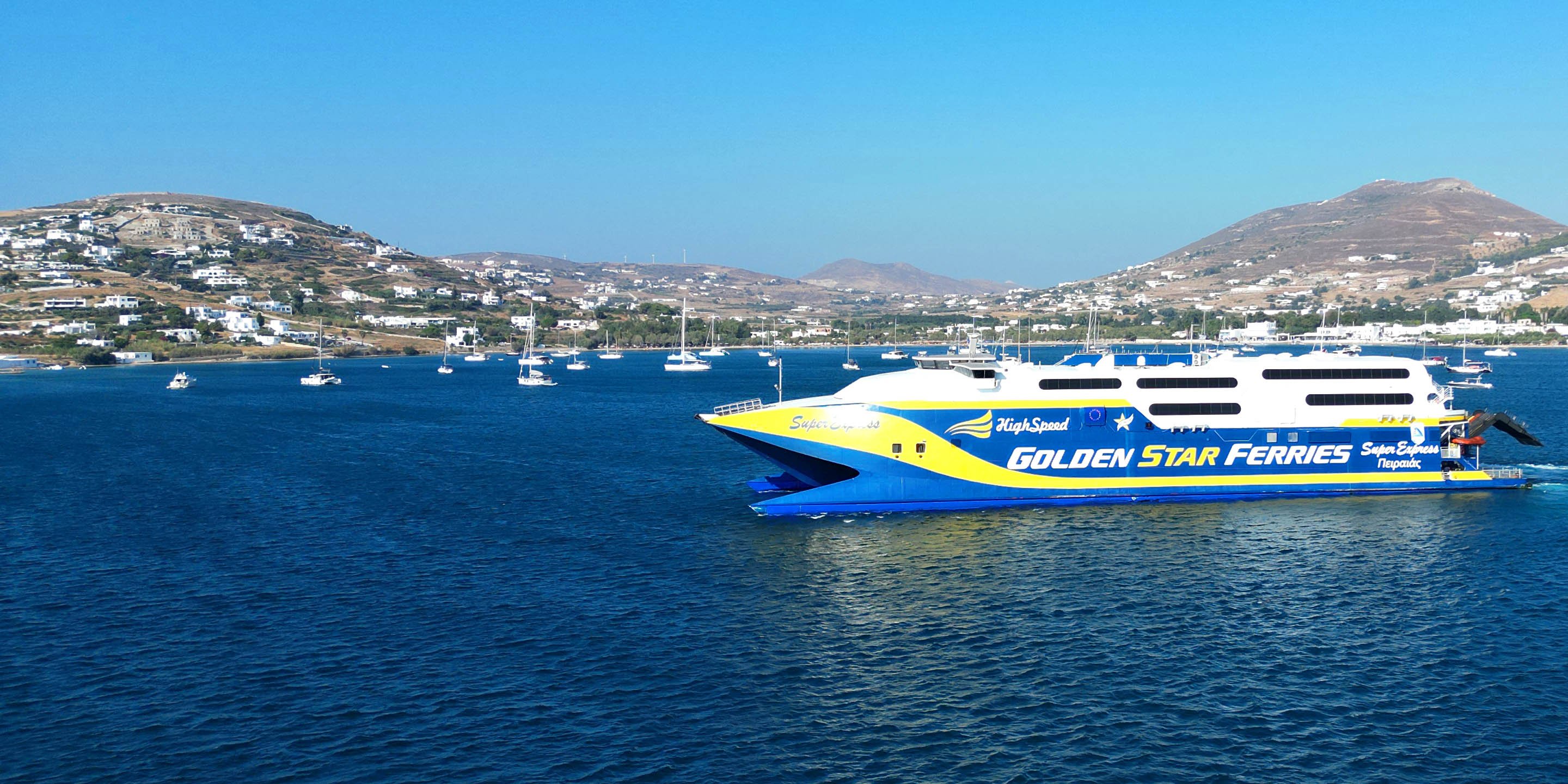 Le ferry à grande vitesse SuperExpress de Golden Star Ferries assure la liaison entre Paros et Mykonos.