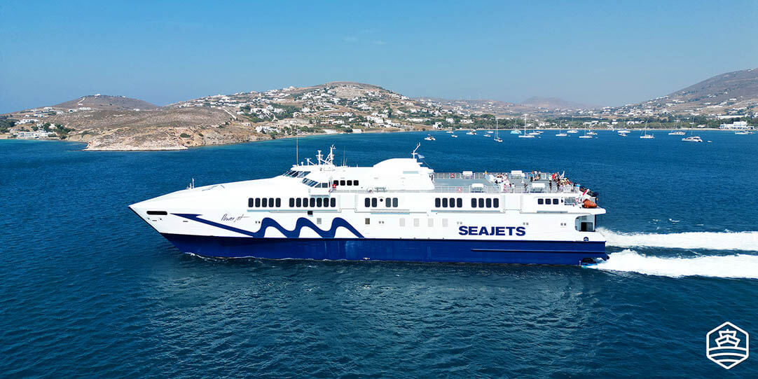 Die Hochgeschwindigkeitsfähre Power Jet von Seajets auf dem Weg von Paros nach Naxos