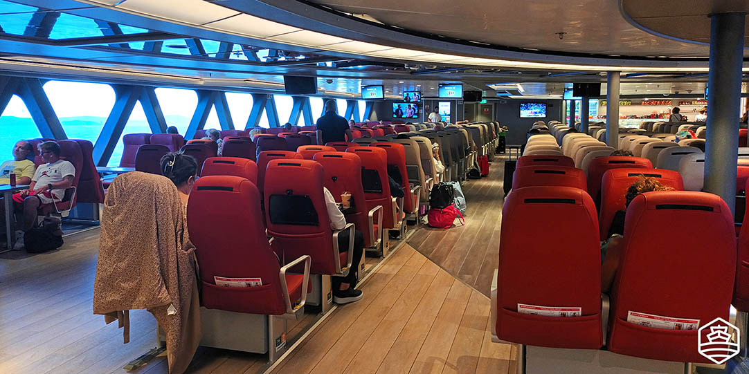 Sitze in der Fähre Thunder von Fast Ferries