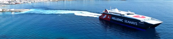 Die High Speed 4 von Hellenic Seaways beim Verlassen des Hafens von Naxos