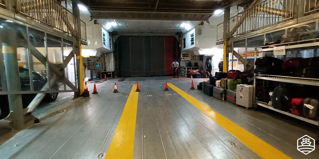 Χώρος γκαράζ και αποθήκευσης αποσκευών στο WorldChampion Jet